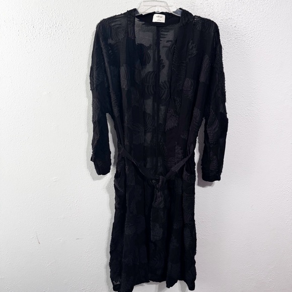 HS5147 Elegant Long Cardigan Robe with Flowing Tassels, A Loose-fitting, Coat-style Dress.